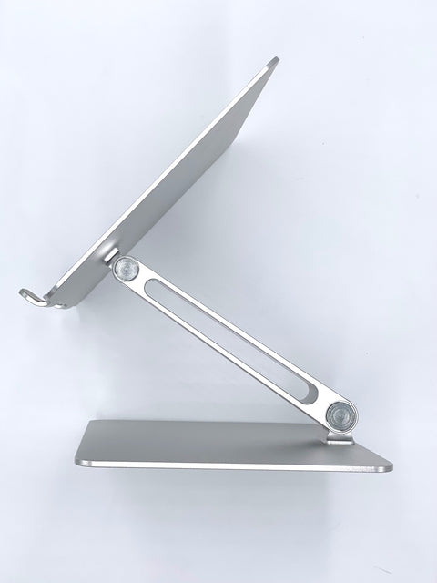 Höhenverstellbarer Ständer für Latop oder Tablet als Tischaufsatz